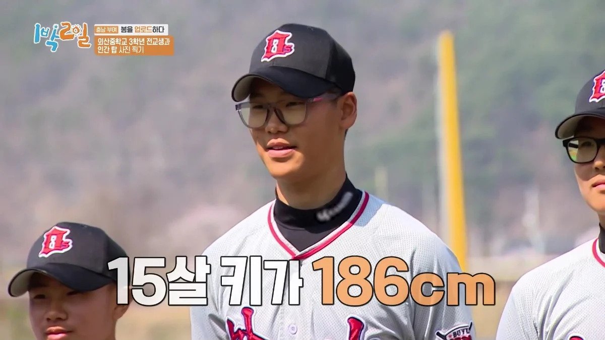 본인피셜 키 188이라는 배우 나인우와 중2 186 야구선수 투샷.jpg