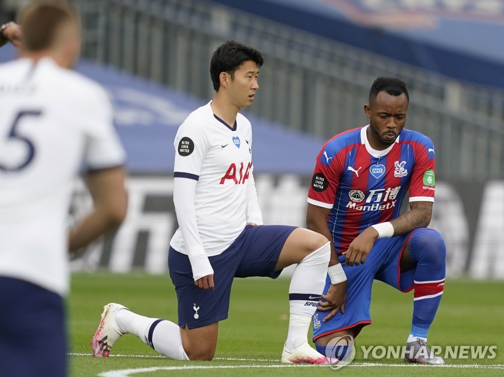 EPL '무릎 꿇기' 중단하나…