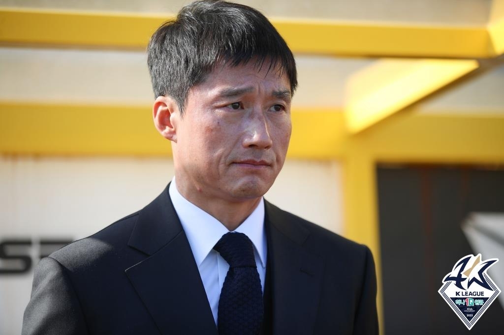 광주FC 새 역사 이끌고도 웃지 않는 이정효…
