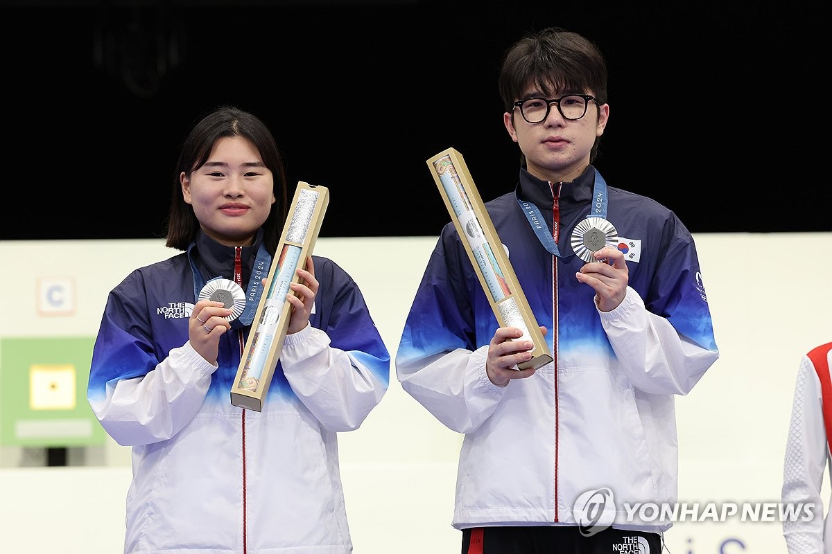 [올림픽] 박하준-금지현, 공기소총 10ｍ 혼성경기서 은메달…한국 첫 메달