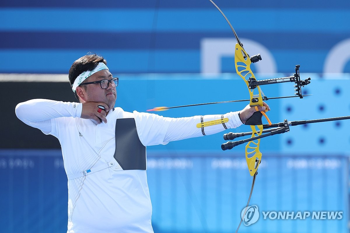 [올림픽] 양궁 맏형 김우진, 개인전 첫판 완승…3관왕 시동