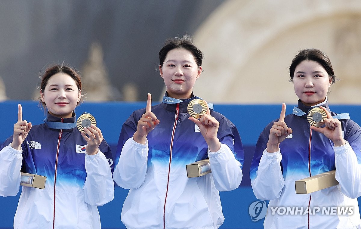 [올림픽] 여자양궁, 단체전 '10연패 신화' 완성…중국 꺾고 금메달(종합)