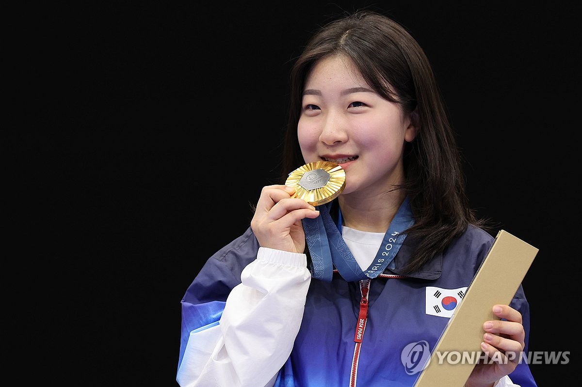 [올림픽] 16세 반효진, 최연소·100호 금메달…한국 사흘연속 금메달 행진