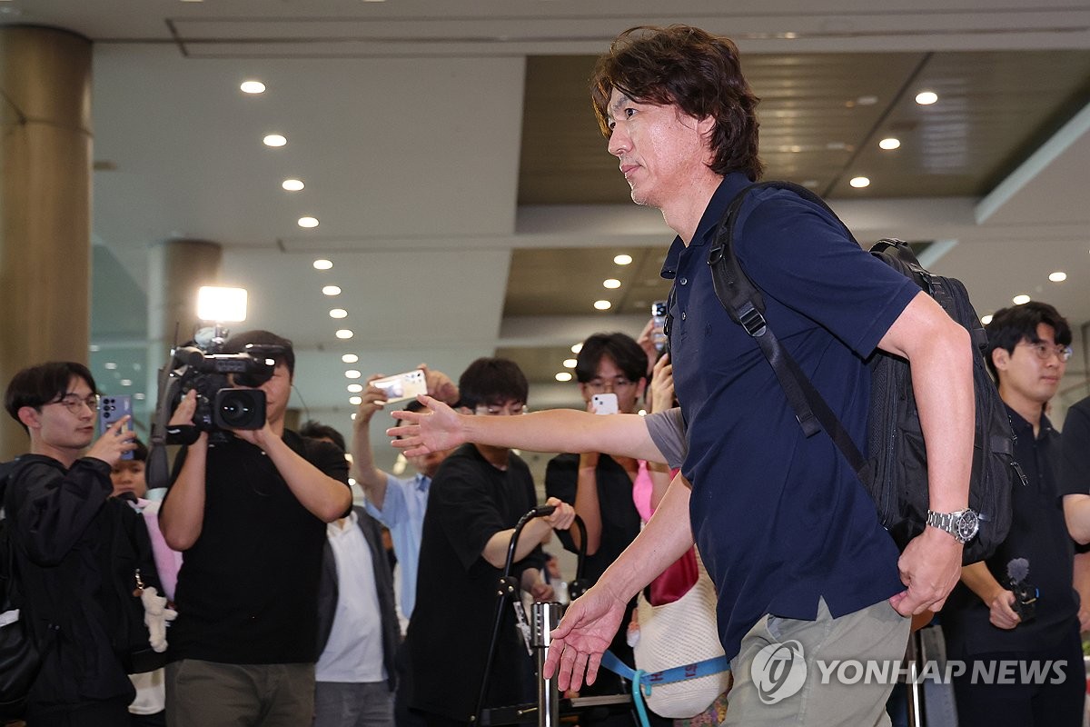 '외국인 코치 물색·유럽파 면담' 홍명보 