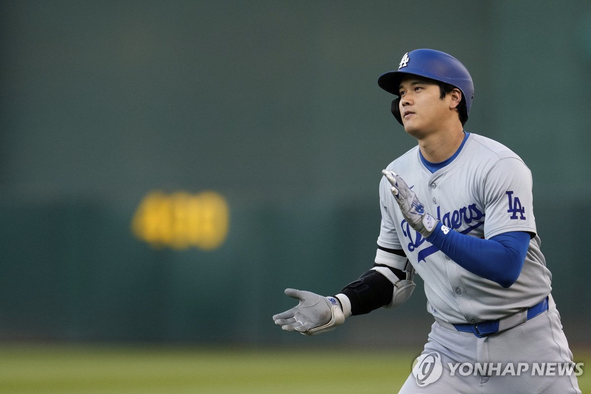 오타니, MLB 데뷔 후 첫 30홈런-30도루 달성…오클랜드전 3도루