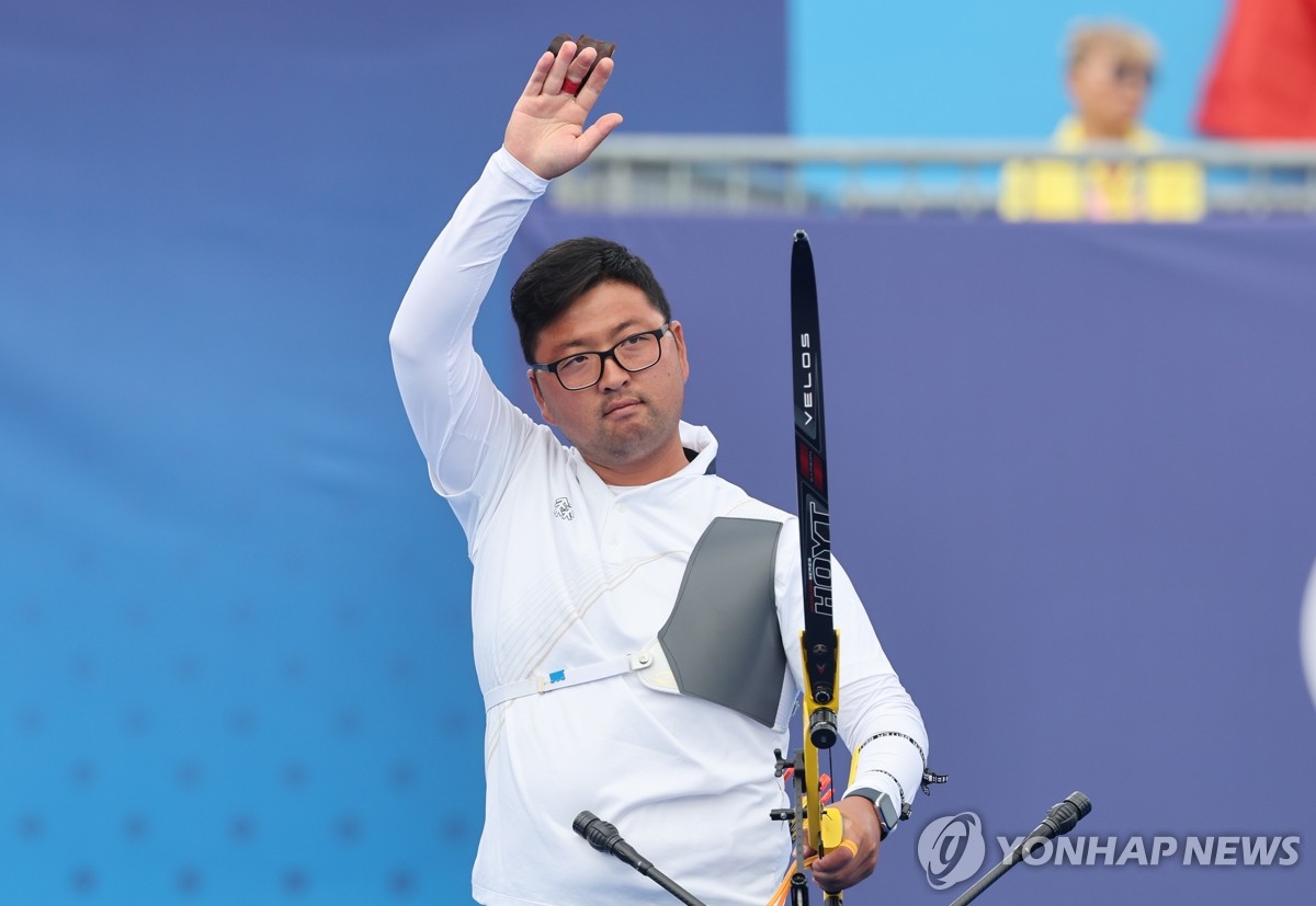 [1보] 한국 양궁, 남자 개인전 은메달 확보…김우진-이우석 4강 맞대결