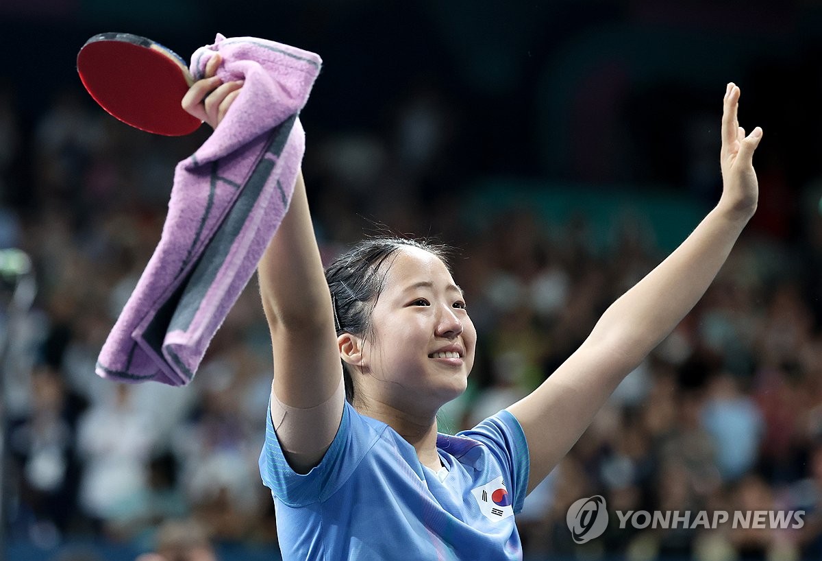 [올림픽] 신유빈, 한국 탁구선수 20년 만의 단식 4강 진출…한일전 승리(종합)