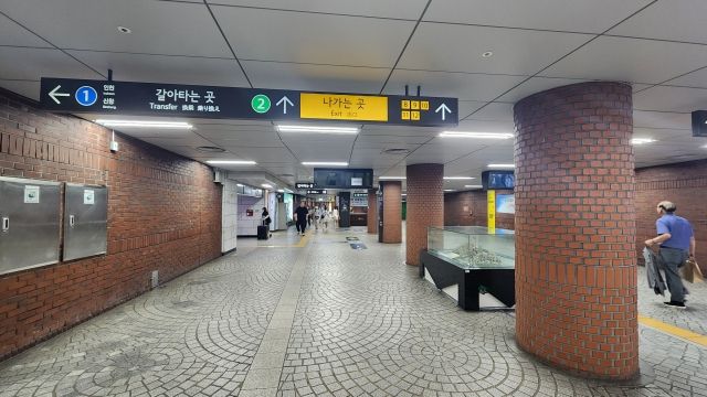 지하철역 독도 조형물 철거에 공사측“유동인구 많아져 안전사고 예방 조치로 치웠다”