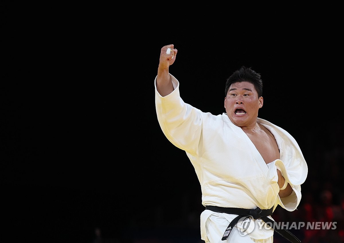 [올림픽] 김민종, 일본 전설 아들 꺾고 결승행…한국유도 최중량급 새역사(종합)