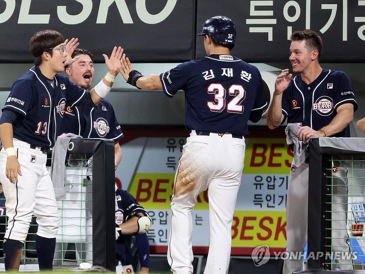 '30-6' 역사적 대승 다음날은 '1-0' 짠물승…두산, KIA에 3연승(종합)