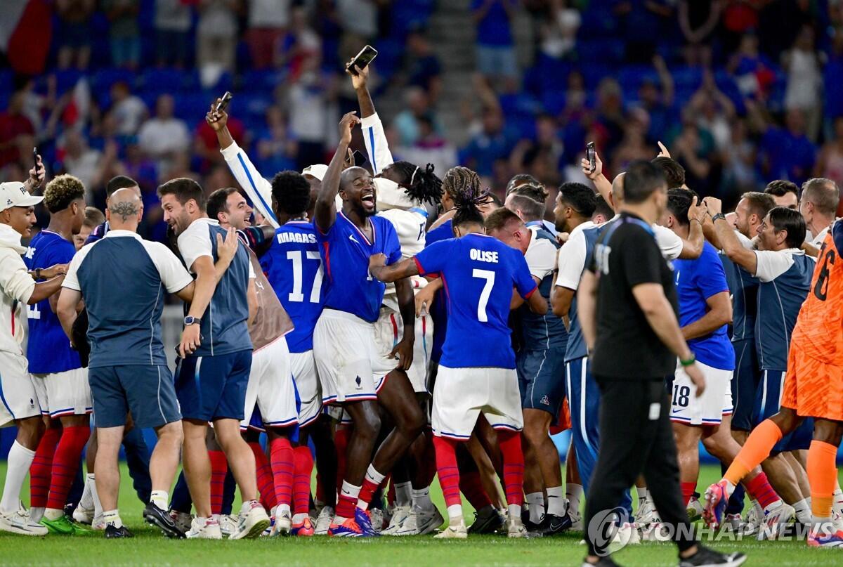 [올림픽] 프랑스 남자축구, 3-1 역전극으로 결승행…40년 만에 우승 도전