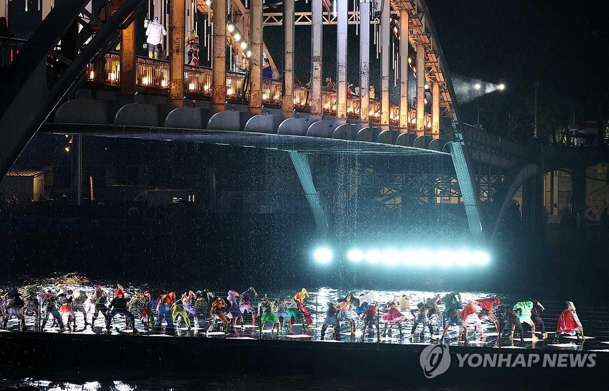 [올림픽] 직장인 능률 떨어뜨리기…NBC유니버셜의 '돈 버는 법'