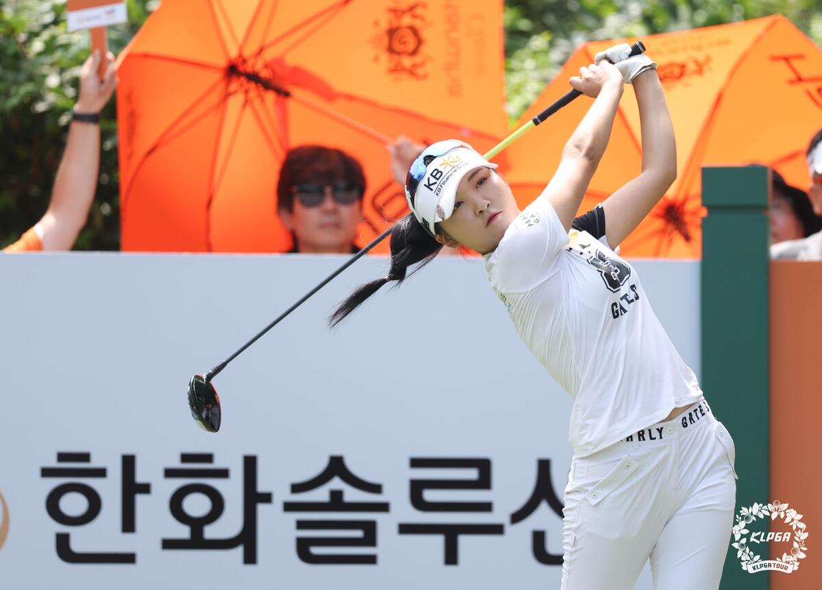 지키려다 추격 허용한 이예원, KLPGA 한화클래식 사흘 내리 선두