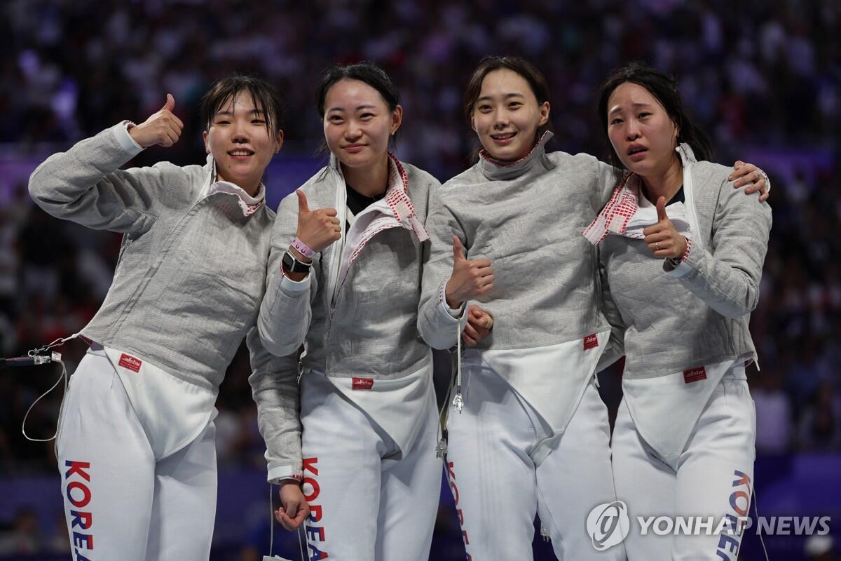 [올림픽] 펜싱 여자 사브르, 사상 첫 단체전 결승행…우크라와 결승 격돌(종합)