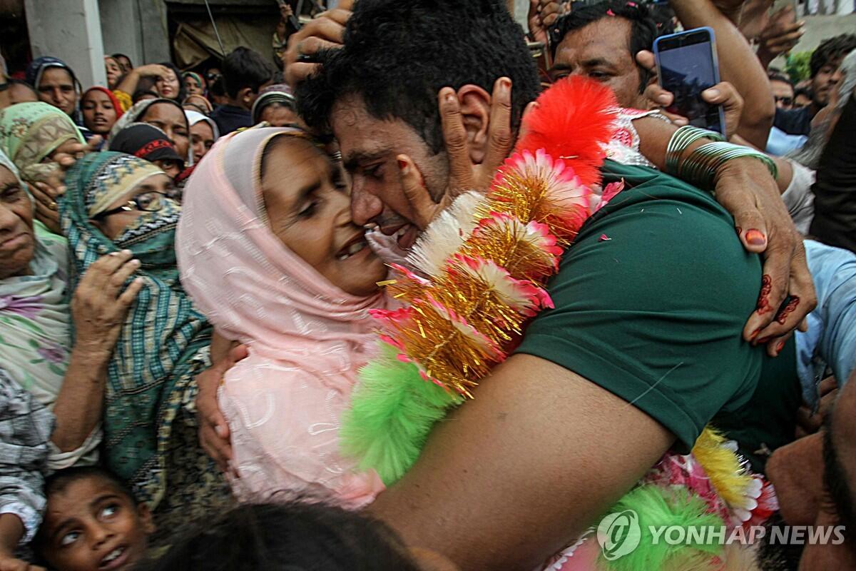 올림픽 창던지기 금메달 파키스탄 나딤, 포상금만 12억원