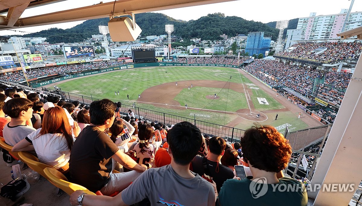아듀, 이글스파크…KBO 탄생 지켜본 '환갑 구장' 역사 속으로 아듀, 이글스파크…KBO 탄생 지켜본 '환갑 구장' 역사 속으로
