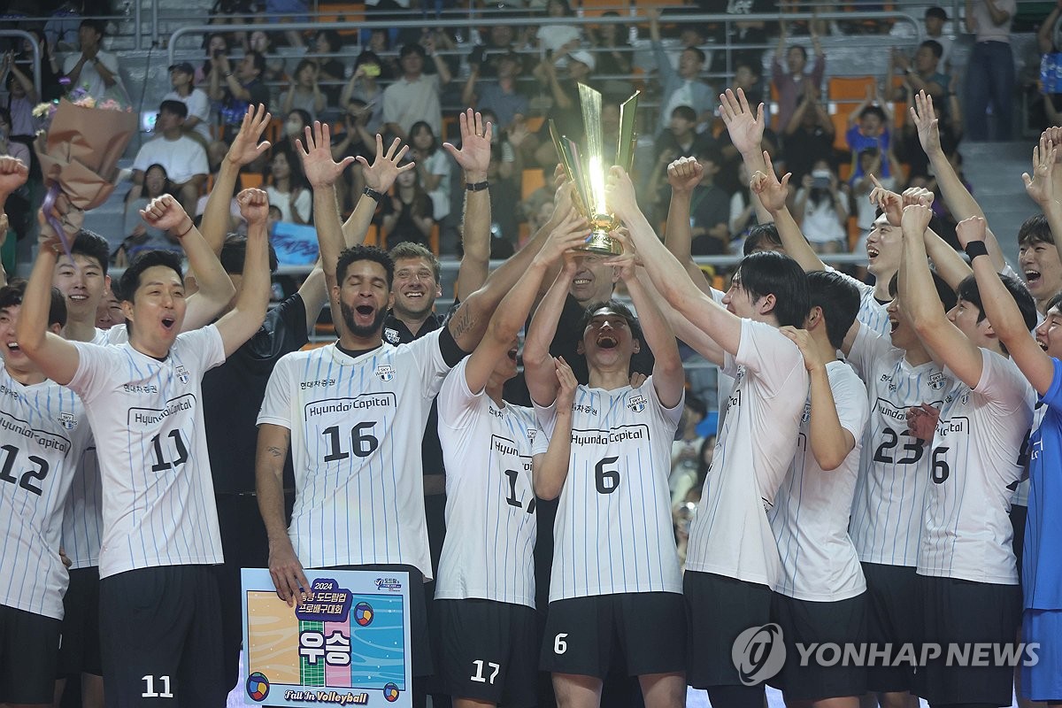 현대캐피탈, 11년 만에 프로배구 컵대회 우승…MVP는 허수봉(종합) 현대캐피탈, 11년 만에 프로배구 컵대회 우승…MVP는 허수봉(종합)