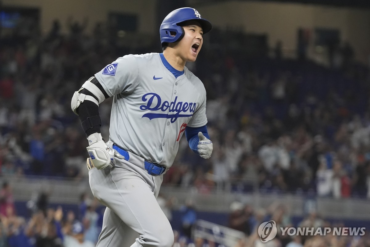 오타니, MLB 최초 '50-50' 달성…마이애미전서 3홈런 2도루 추가(종합2보)