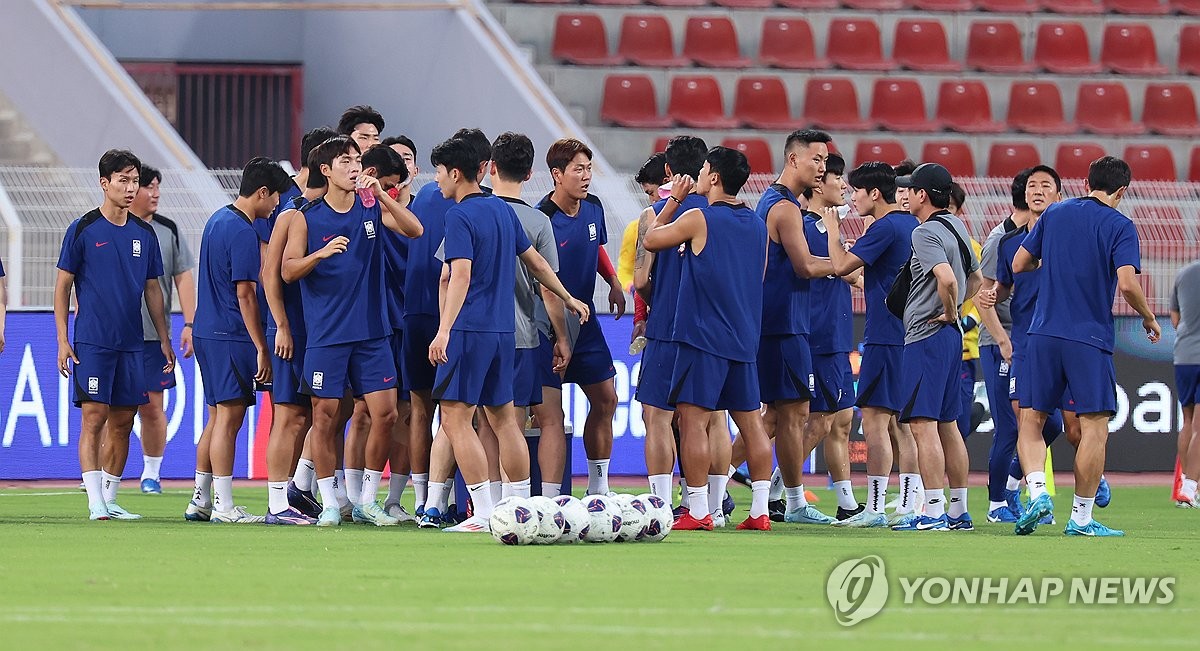 34도 무더위에 축구 열기까지…태극전사들로 후끈한 무스카트