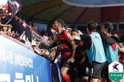 '조르지 극장골' 포항, 강원 2-1 꺾고 6연패 탈출…5위로 점프(종합)