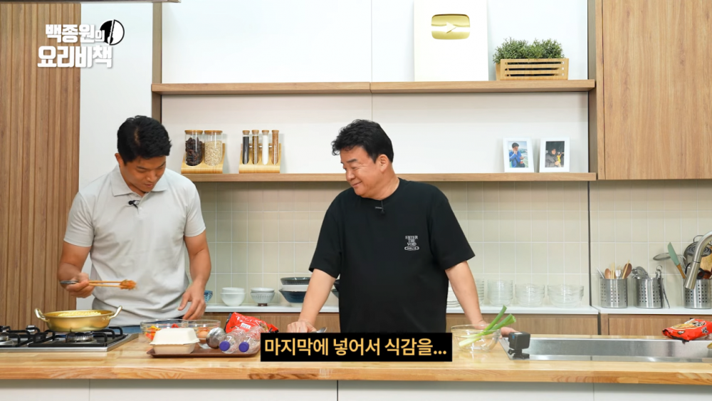 '흑백요리사' 안성재 쉐프가 만드는 통마늘 라면 