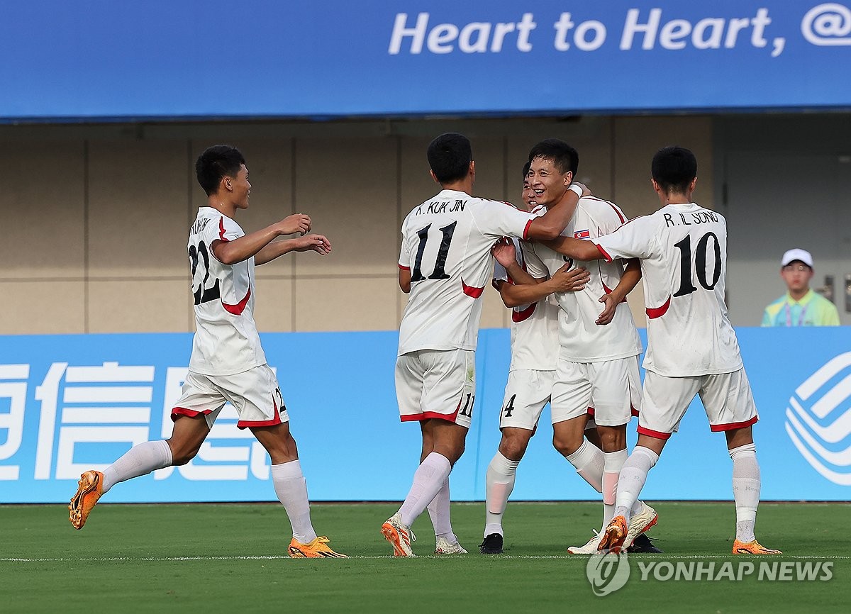 북한, 카타르와 '수중전'서 2-2 무승부…월드컵 3차예선 첫 승점