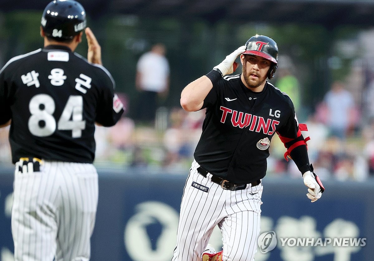 오스틴, KBO 8월 최우수선수…LG 외국인 타자로는 5년 만에 수상