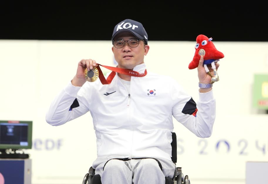 [패럴림픽] 공기소총 박진호, 한국 두 번째 금메달…도쿄 대회 한 풀었다