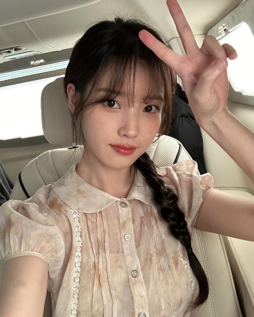 오늘자 아이유 셀카 인스타그램