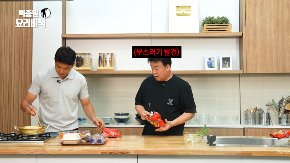 '흑백요리사' 안성재 쉐프가 만드는 통마늘 라면 