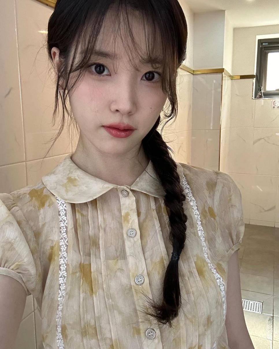 오늘자 아이유 셀카 인스타그램