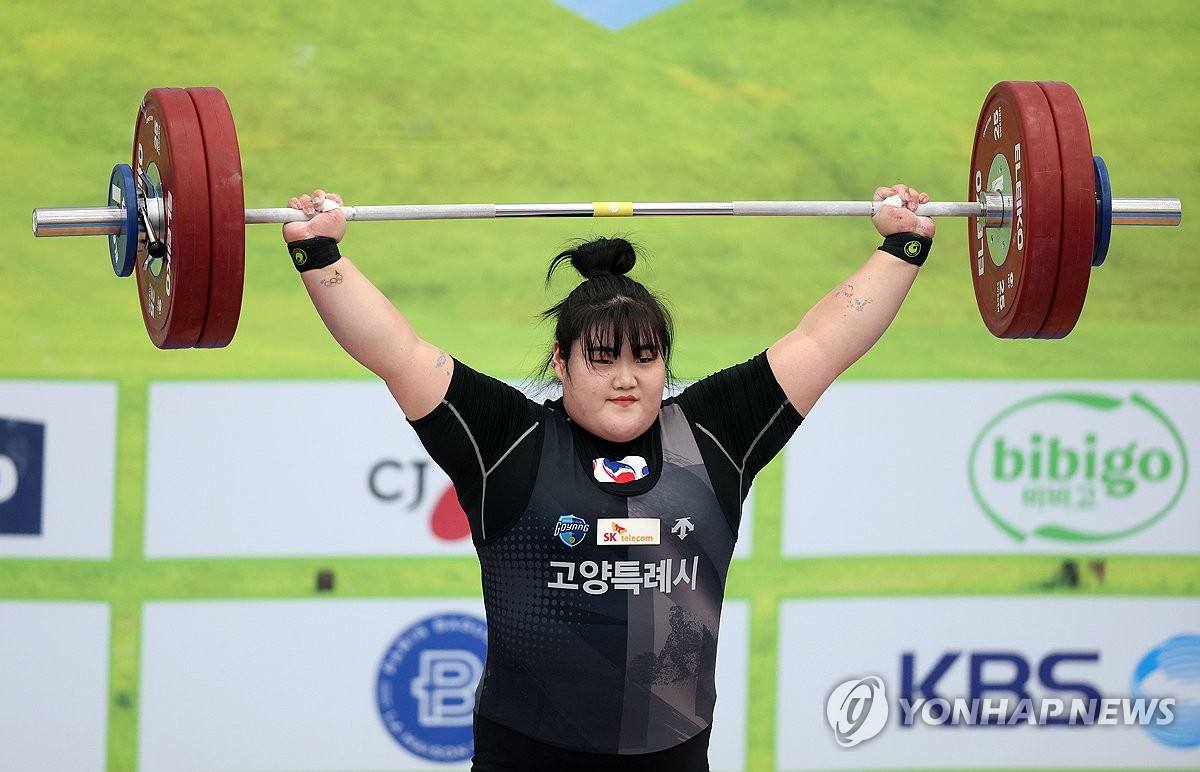 [전국체전] 파리 은메달 역도 박혜정, 3관왕 등극…올림픽 포상금도 수령