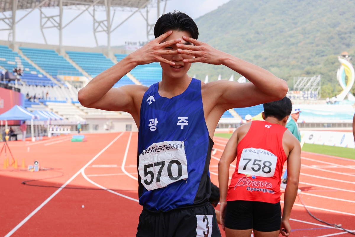 [전국체전] 고승환, 육상 남자 1,600ｍ 계주도 우승…대회 4관왕