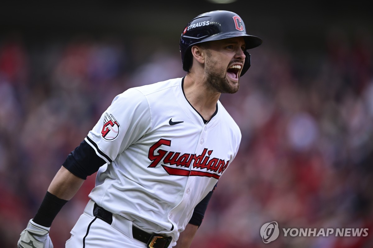 '이적생' 토머스 만루포…클리블랜드, 8년 만에 MLB ALCS 진출