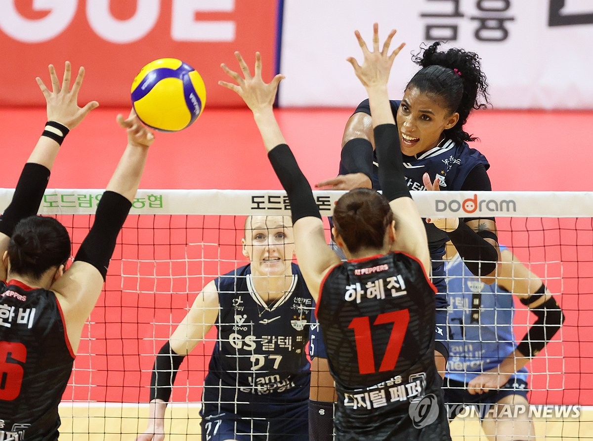 '실바·와일러 50점 합작' GS칼텍스 3연패 끝…이영택 감독 첫승(종합)