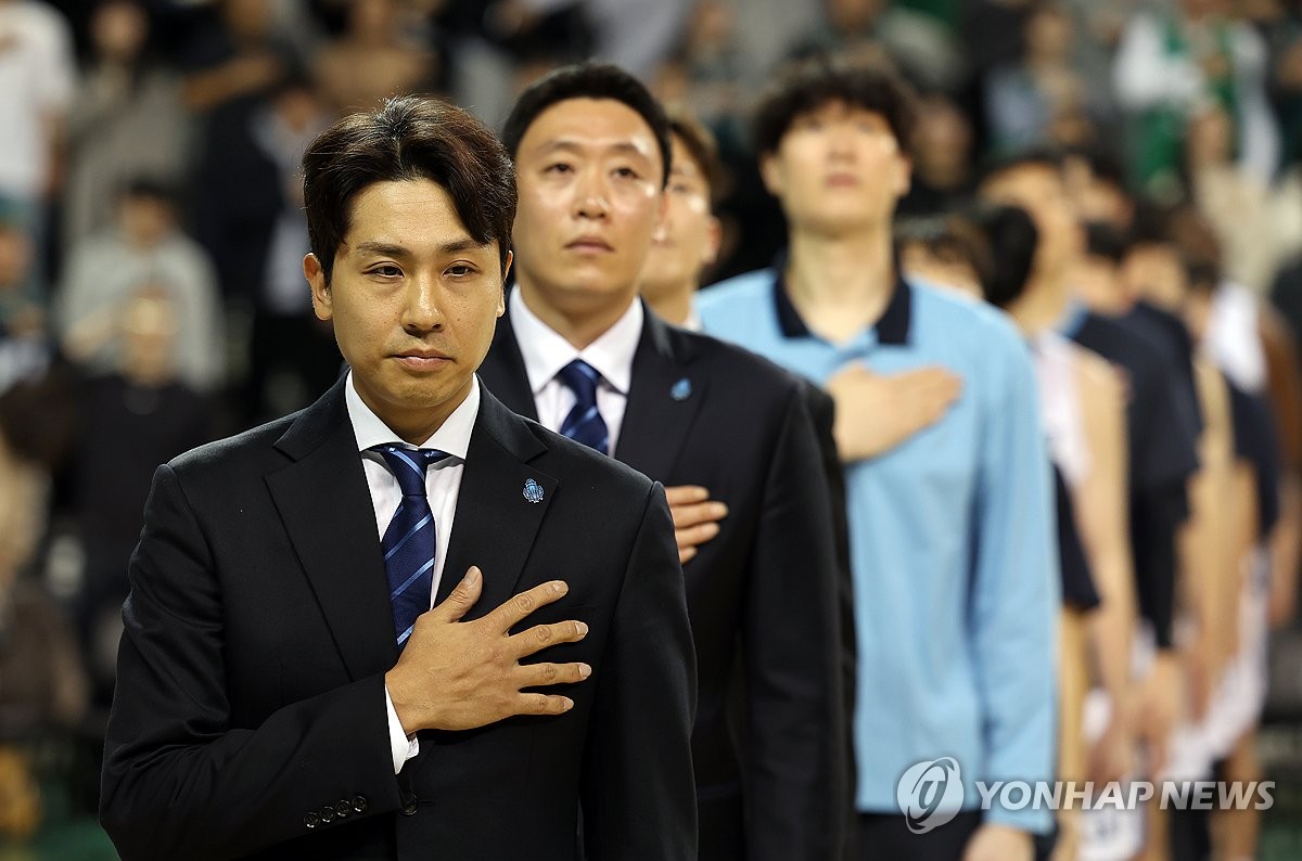 감독 첫 경기서 쓴맛 본 김태술 