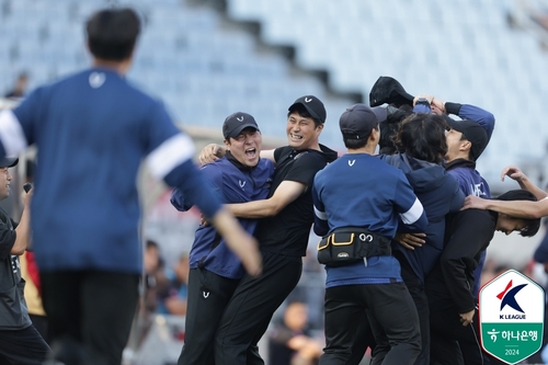 안양 승격 지휘 유병훈의 눈물…