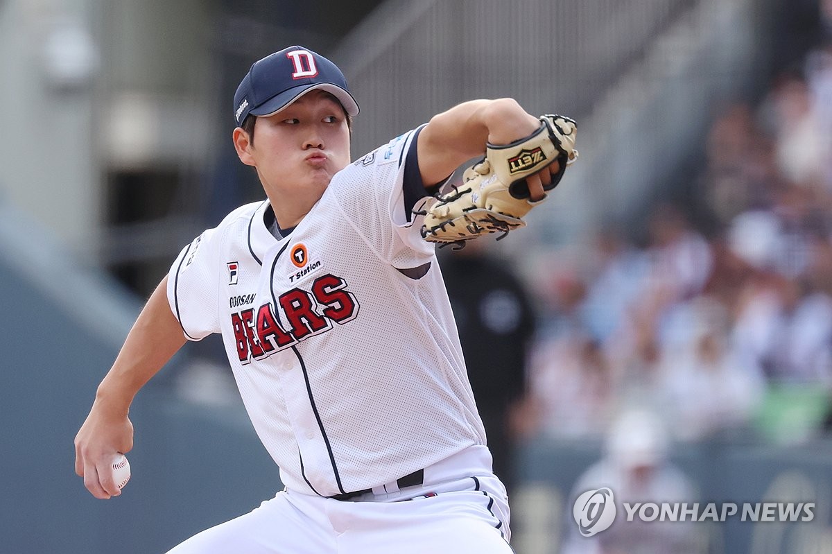두산 마무리 김택연, 신인왕 영예…101표 중 93표 독식