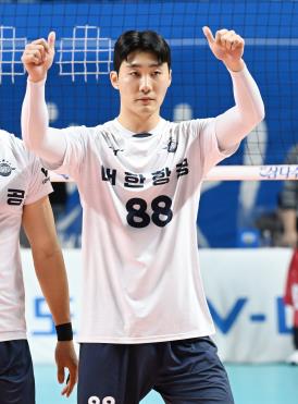 전역한 대한항공 임재영, 복귀 무대서 '호된 신고식'
