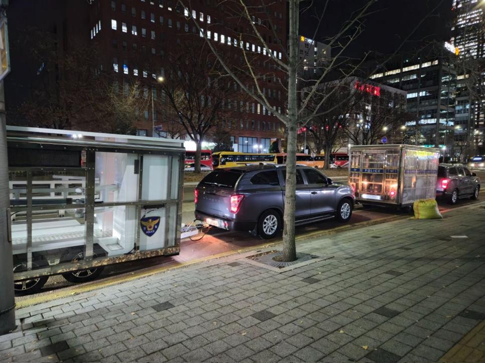 여의도 순복음교회앞 살수차벽 등장 ㄷㄷㄷㄷㄷ