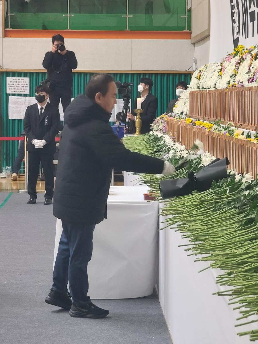 [제주항공 참사] 체육회장 후보 강신욱·유승민, 합동분향소 조문