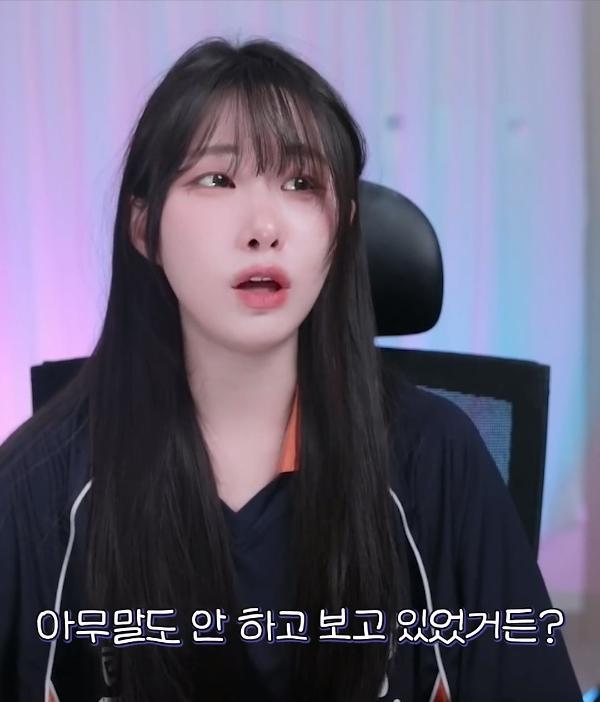 딸 얼굴을 부여잡고 하소연하는 아빠