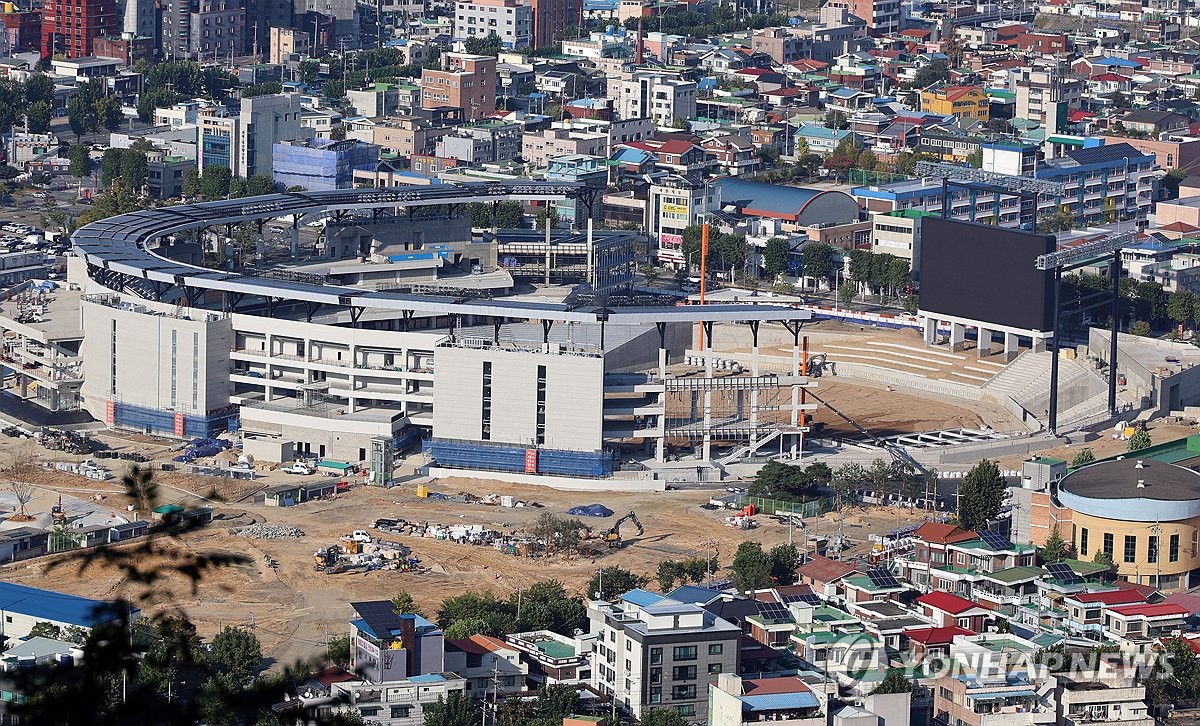 합쳐서 13년간 쌓인 한…가을야구 동반 도전하는 롯데·한화