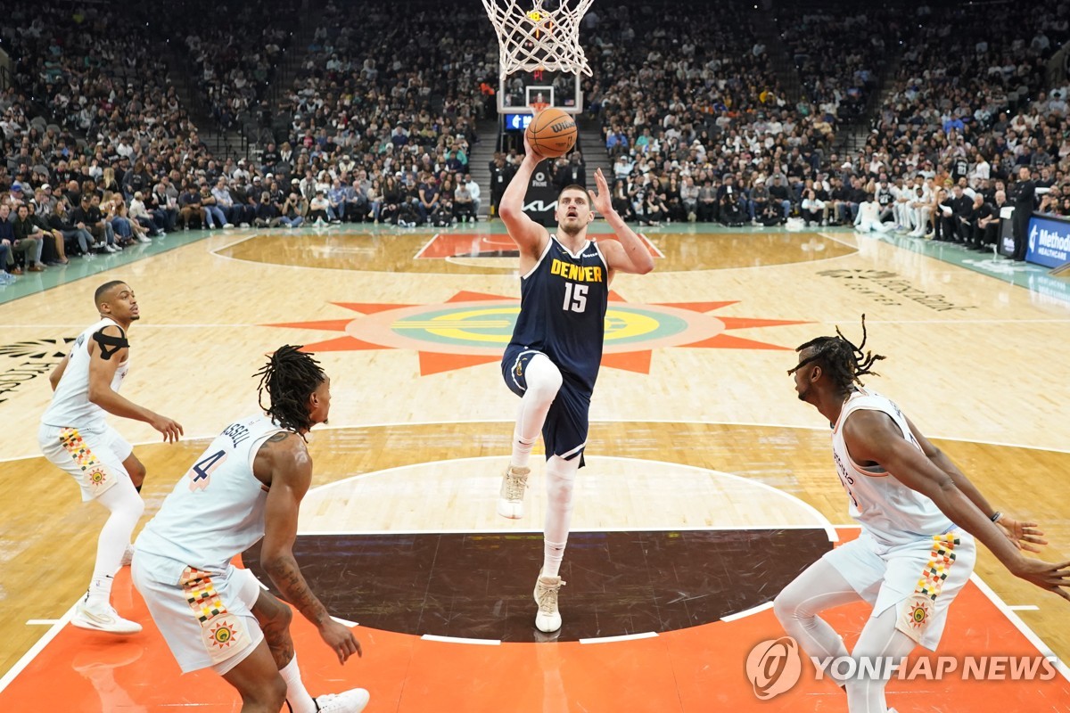 '요키치 46점' 덴버, 연장 접전서 샌안토니오에 짜릿한 역전승