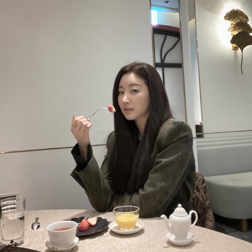 48살 김사랑 최근 근황 ㄷㄷ.jpg