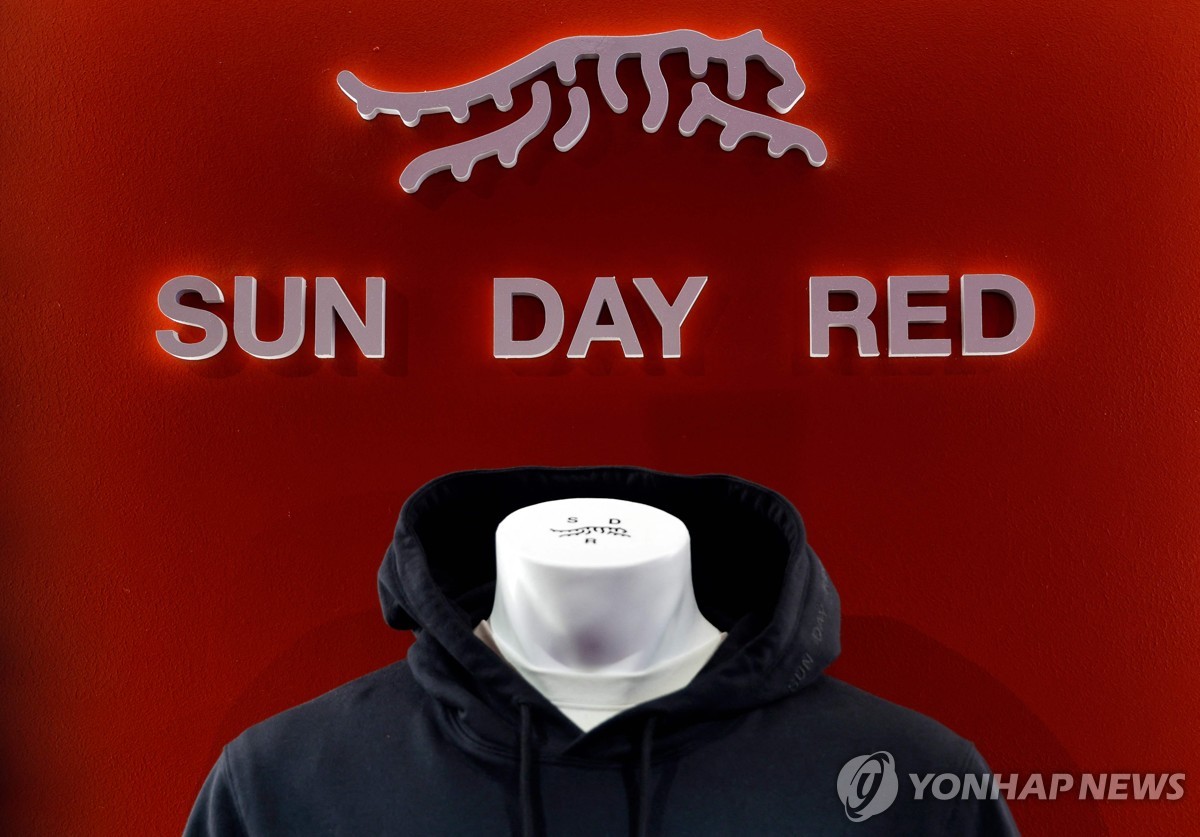 스포츠 브랜드 푸마, 우즈 선데이 레드 로고에 상표권 침해 소송