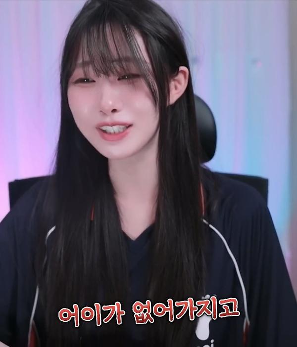 딸 얼굴을 부여잡고 하소연하는 아빠