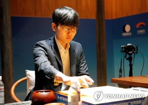 신진서, 커제에 파죽의 10연승…중국 갑조리그 우승 견인