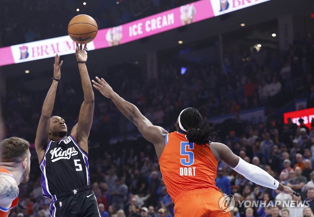 '돈치치 트레이드' 이어 폭스 샌안토니오행…NBA 이적시장 활황