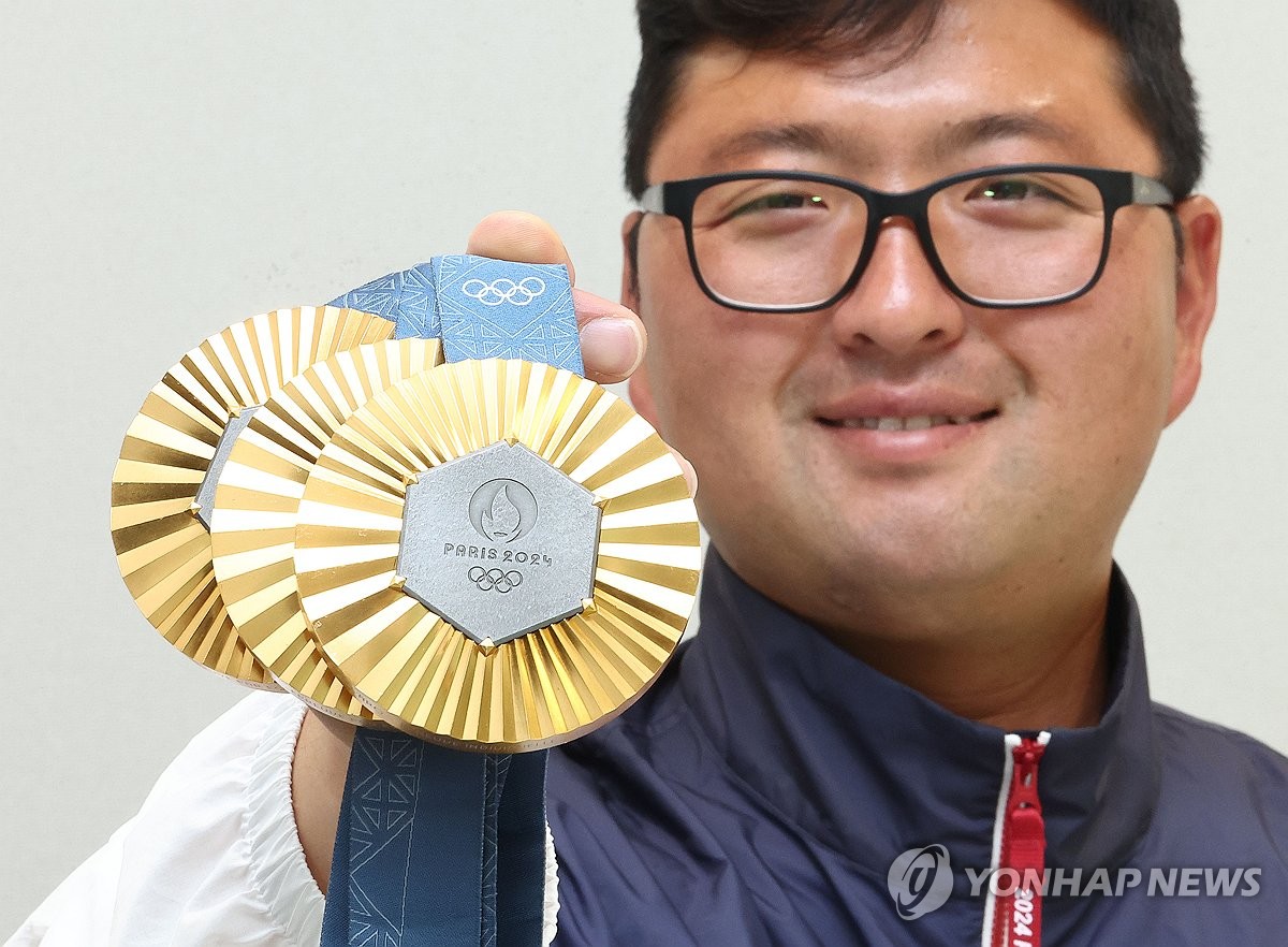 파리올림픽 양궁 3관왕 김우진, 국민대 졸업식 축사한다